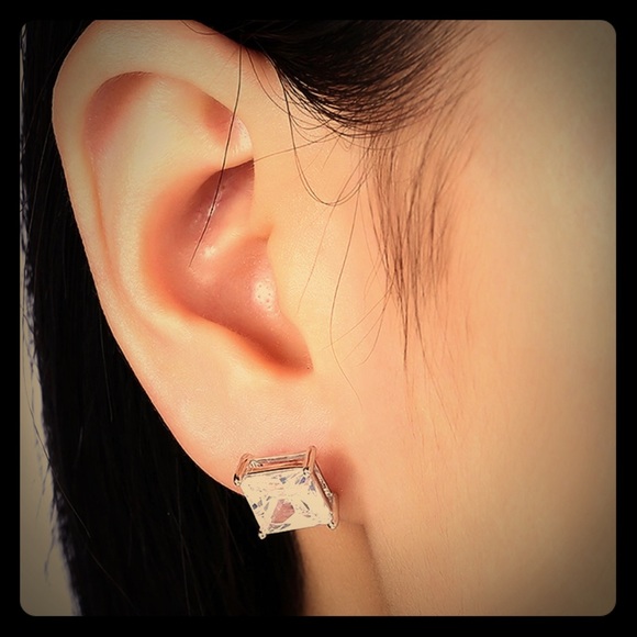 Princess cut 11mm CZ silver stud - Picture 3 of 4
